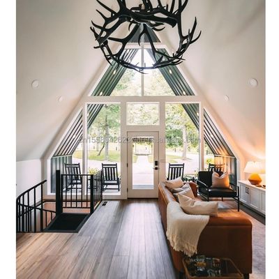 Struttura in acciaio Casa triangolare in legno