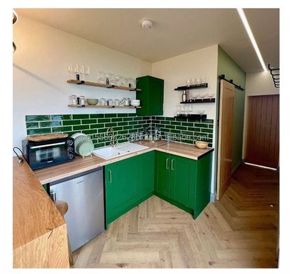 Casa di container di spedizione di 40 piedi di design moderno per il centro commerciale con finestre in lega di alluminio e pannello sandwich