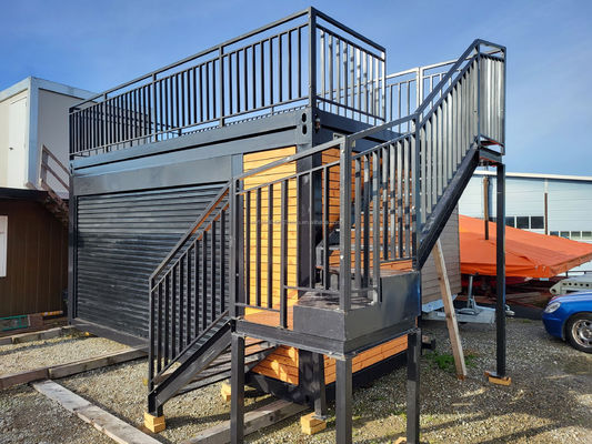 Casa in container prefabbricata a due piani per il centro commerciale stile Boba 50/75/100 mm Wave Sandwich Panel Parete e terrazza di design moderno