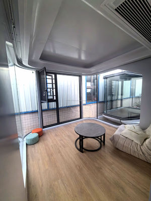 Moderna casa mobile modulare con porta a pannello sandwich con contenitore di imballaggio piatto prefabbricato da 20 piedi nell'Unione europea
