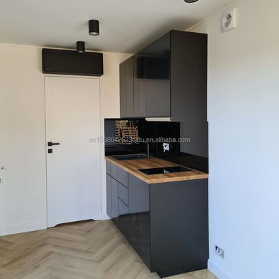 Hotel con una camera da letto Container di trasporto nero Casa di acciaio Porta di lusso 20 piedi Case in legno prefabbricate con cucina e bagno