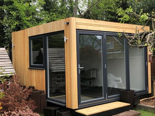 20ft Luxury Combination Hotel Container Room Sales Booth Coffee Shop Guard Room Office Bar con finestre in alluminio