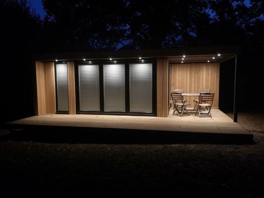 20ft Luxury Combination Hotel Container Room Sales Booth Coffee Shop Guard Room Office Bar con finestre in alluminio